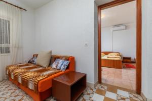 Apartments with parking space Brela, Makarska - 22678