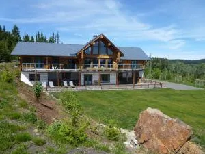 Little Black Bear Lodge Bed and Breakfast - Seventy Mile