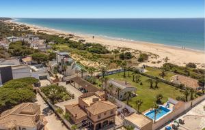 Stunning Home In Chiclana De La Fronter