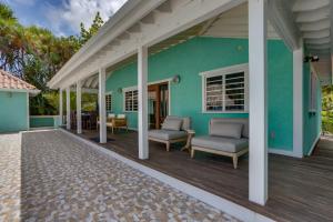 Beachfront Villa Deep Pool Sleeps 6 Private Suite