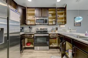 Sapphire Echo for 6 (convenient for downtown)