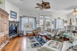 Beautiful By The Sea for 8