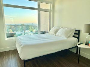 Penthouse with Views in Hollywood - One Bedroom w Parking