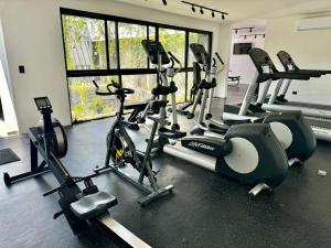 Vibrant Studio Near 5th Avenue