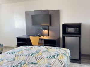 Quadruple Room - Non-Smoking room in Motel 6-Dyersburg TN
