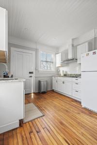 Luxury 1 Bed Downtown Columbia Upstairs