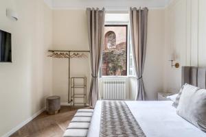 3 minutes walk from Termini Station With Temple View