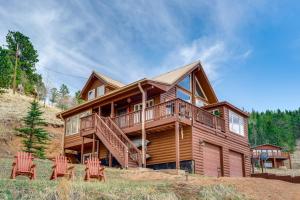 Lakefront Divide Cabin with Game Room!