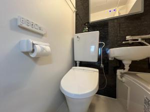 新宿 シングルルーム 複数ベッド、キッチン、ダイニングテーブル完備、短期、中期滞在に最適。