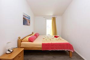 Apartments with parking space Grebastica, Sibenik - 24046