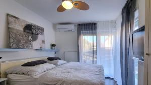 Apartments with parking space Baska, Krk - 24147