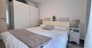 Apartments with parking space Baska, Krk - 24147