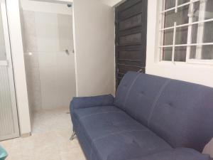 2 recámaras entrada independiente todos los servicios