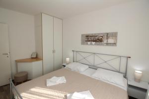 Apartments by the sea Punat, Krk - 24183