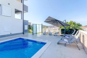 Family-friendly apartments with swimming pool Razanj, Rogoznica - 24214