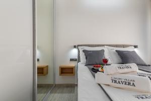 Seaside house with a swimming pool Privlaka, Zadar - 24270