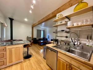 Comfy Studio near Trails & Beaches
