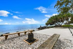 Salt & Stone Villas - on the beach, pets by app