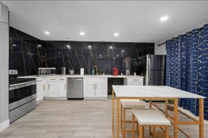 Chic Stay with Free Parking and Fast WiFi