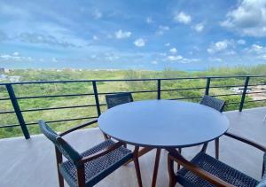 Luxury 2BR 2BA Ocean view 200m from beach