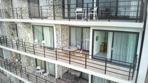 Luxury 2BR 2BA Ocean view 200m from beach