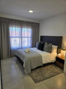 Cozy, Homely Sandton Condo