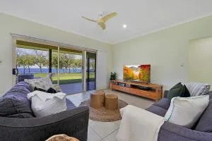 Elliott on the Rocks - إليوت هيدز