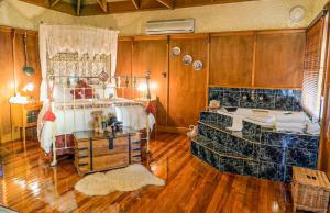 StayAU Ironbark Cottage Romantic Retreat Dandenong