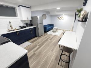 Chic 2BR Suite with Kitchen, Laundry, Near Elk Island & West Edmonton Mall