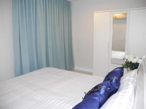 2 Bedrooms Beachfront Apartment in Patong