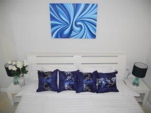 2 Bedrooms Beachfront Apartment in Patong