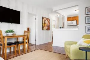 The Flats on Florida St - Super Comfy 2-Bedroom Apartments - 莫比尔提尔曼斯角