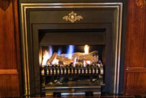 StayAU Luxury Candlewick Cottage in Dandenong