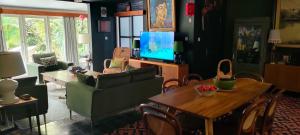 Rumah TONTON, Charming cottage in a pop-art atmosphere