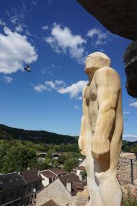 Appartements LA MAISON VALENTIN AU COEUR DE LA CITE MEDIEVALE : photos des chambres