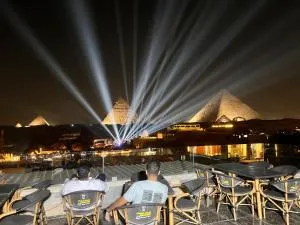 The Pyramids Hotel - 十月六日城