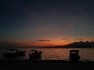 Nhà 2 Phòng Ngủ (Two-Bedroom House)