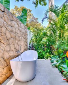 Wonderful Villa with a Pool near the Beach