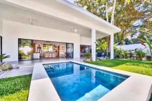 Wonderful Villa with a Pool near the Beach