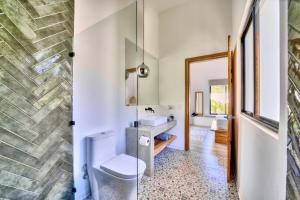 Wonderful Villa with a Pool near the Beach