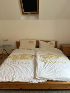 Erholung pur mit Aussicht und Alpakas zum Angreifen nahe!