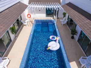 3Elegant 4BR Villa with Pool