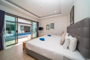 3Elegant 4BR Villa with Pool