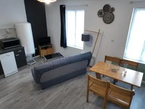 Appartement lumineux de ville avec 2 places de parking privées intérieur - Raismes