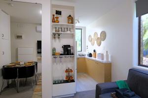 Cozy Hommee In Between CBD & Airport - Free Parking & Self Check-In