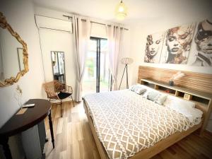 Ibiscus Pool & Garden Apartment Walk to Beach, Harbour & Castle, Kato Paphos