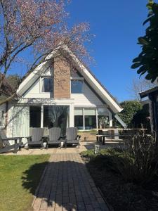 Holiday villa walking distance to North sea beach