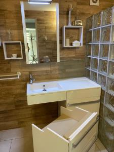 Appartements Le Petit Clos Des Camelias, gite PMR proche de la plage : photos des chambres