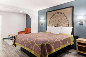 King Room with Roll-In Shower - Mobility/Hearing Accessible - Non-Smoking room in Super 8 by Wyndham Grand Prairie Southwest