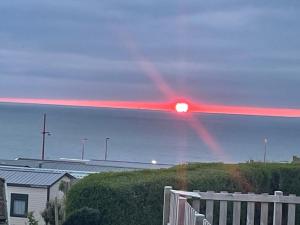 Campings Mobil home au bord de la mer, vue sur la mer camping de la falaise a Equihen-Plage : photos des chambres